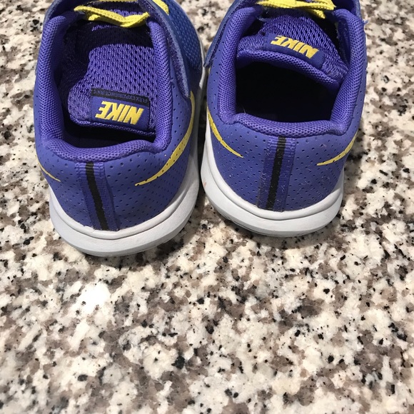 Boys tennis shoes size 9 - Picture 3 of 4